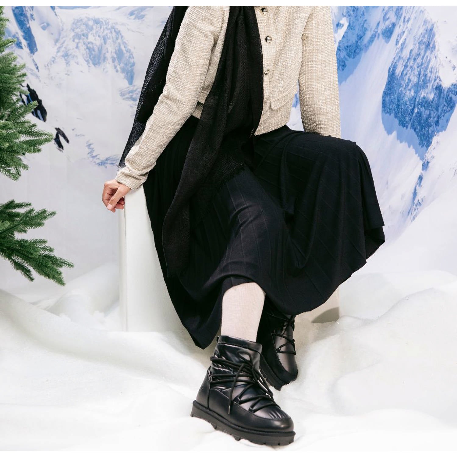 Falenas by Sila Sahin Schwarz