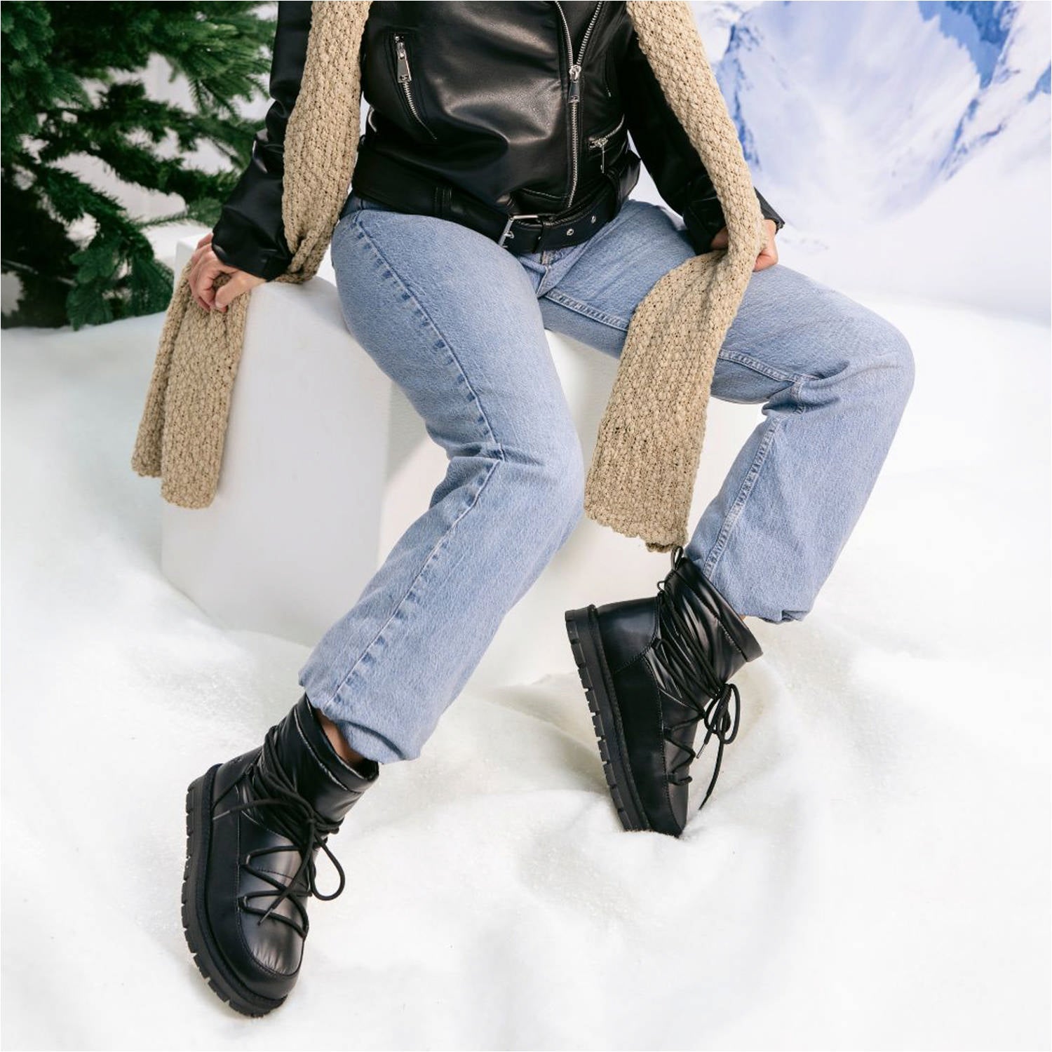 Falenas by Sila Sahin Schwarz