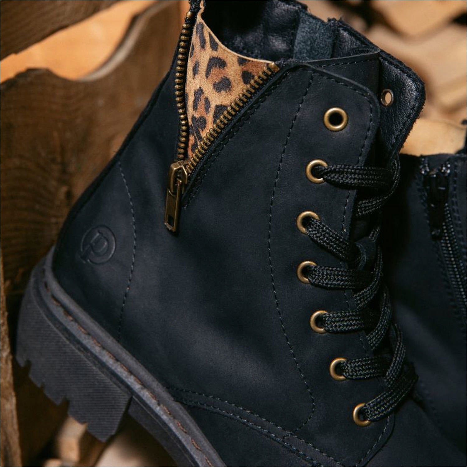 Eladove by Sila Sahin Schwarz Leopard
