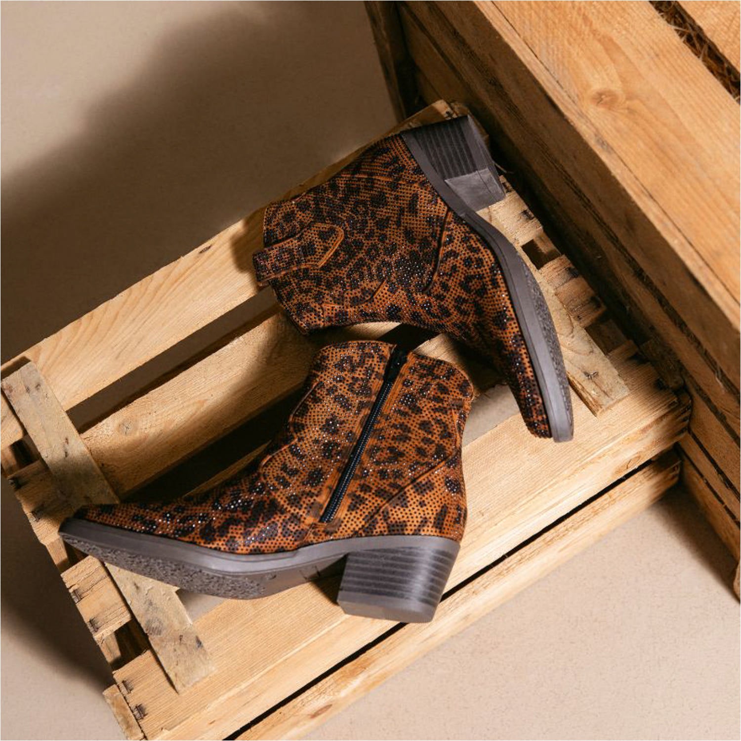 Nerira by Sila Sahin Leo Glitzer