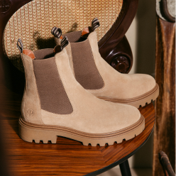 CHELSEA BOOTS